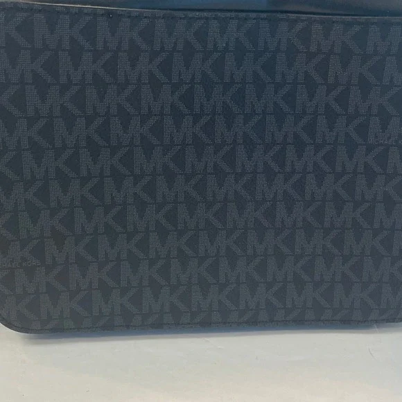 NWT! Michael Kors Crossbody MD Camera Bag Black/Silver Floral Monogram - Picture 3 of 8
